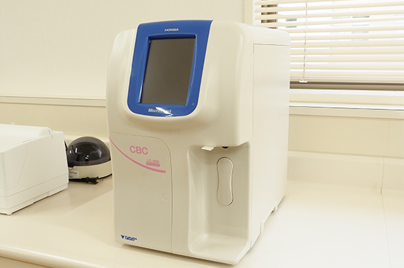 名古屋市名東区の糖尿病内科クリニック アスクレピオス診療院の自動血球計数CRP測定装置